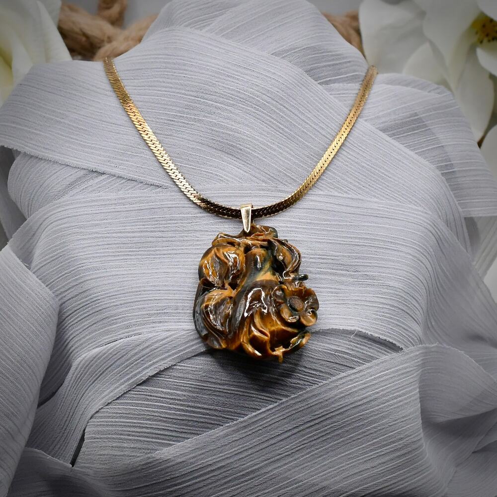 Vntg 14K Gold Double Sided Carved Tiger's Eye Floral Pendant Necklace w/GP Chain